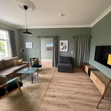 Luxus Lindenhof Apartments -Ferienwohnungen In Friesland An Der Nordsee Am Naturschutzgebiet Urwald Neuenburg  エクステリア 写真